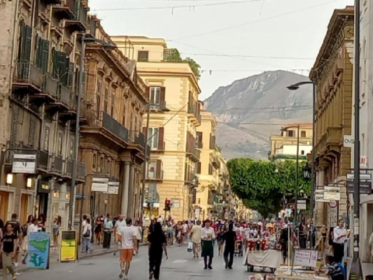 Al Palazzo Del Principe Al Massimo Lägenhet Palermo Exteriör bild